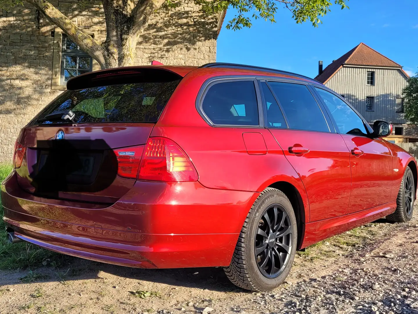 BMW 320 320d DPF Touring Aut. Rot - 2