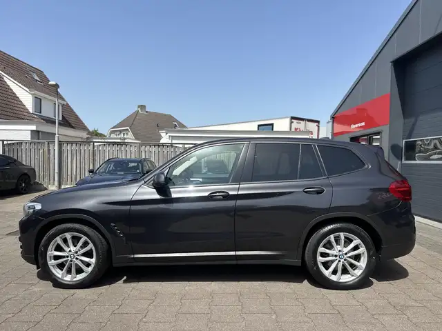 BMW X3 view 4