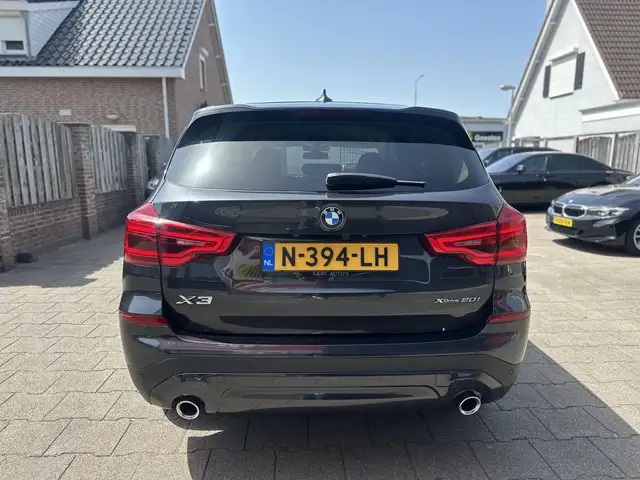 BMW X3 view 10