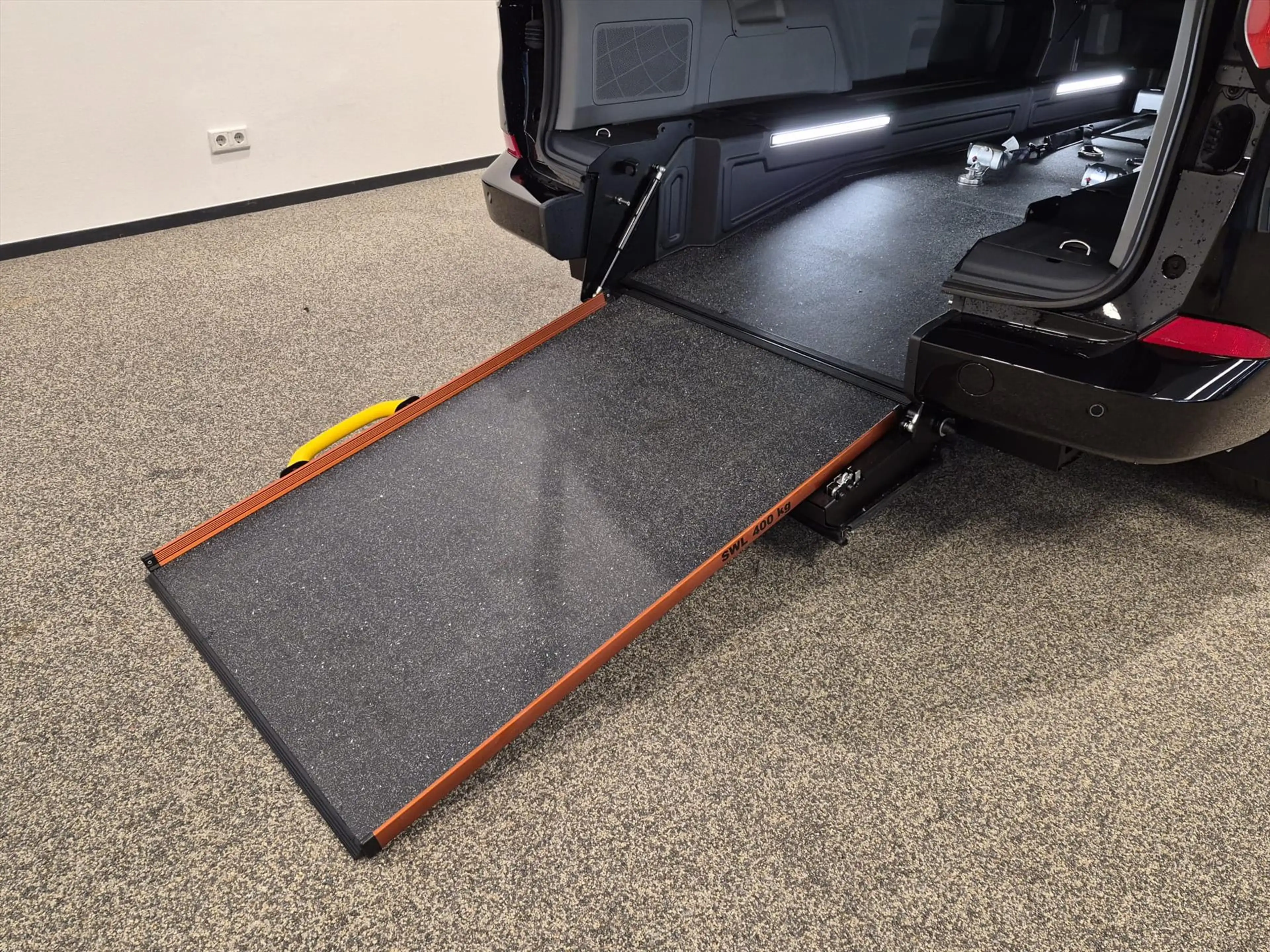 Ford Tourneo Custom L2H1 Rolstoelbus Bodemverlaging XXL 147cm — photo 4
