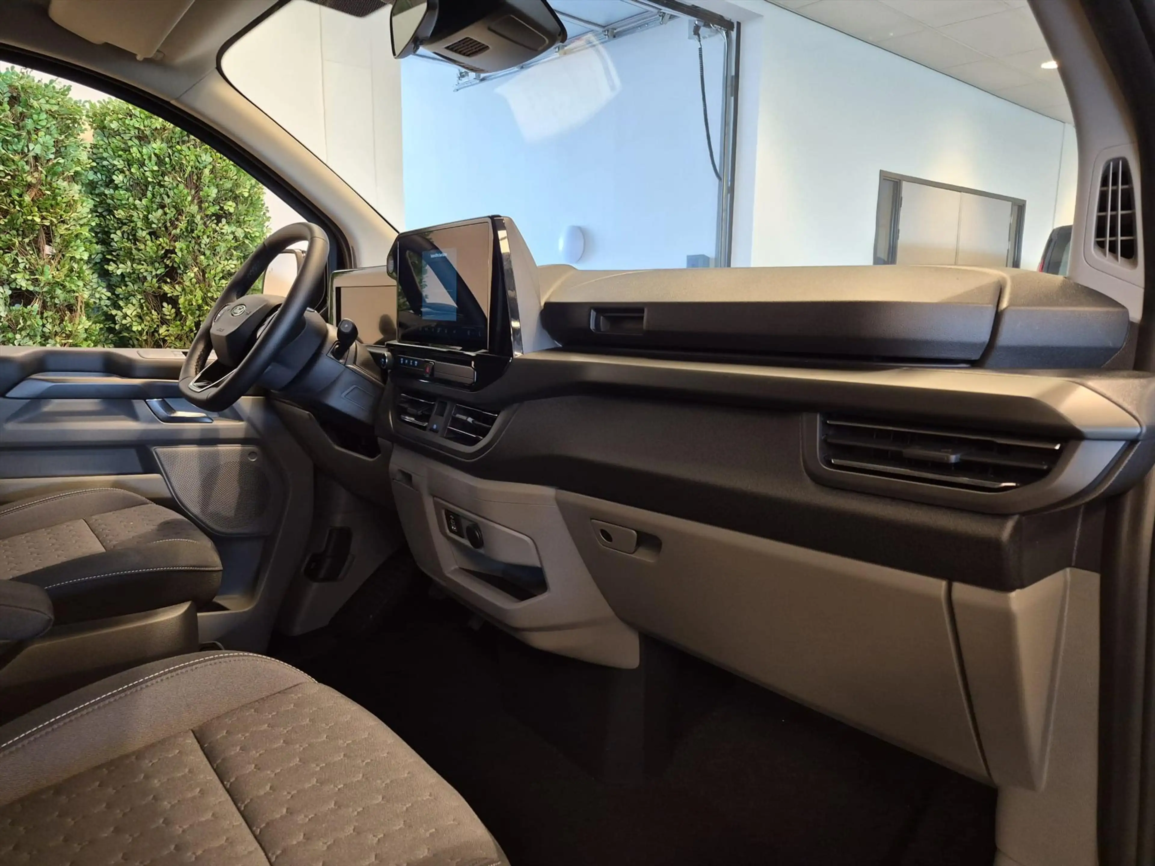 Ford Tourneo Custom L2H1 Rolstoelbus Bodemverlaging XXL 147cm — photo 19