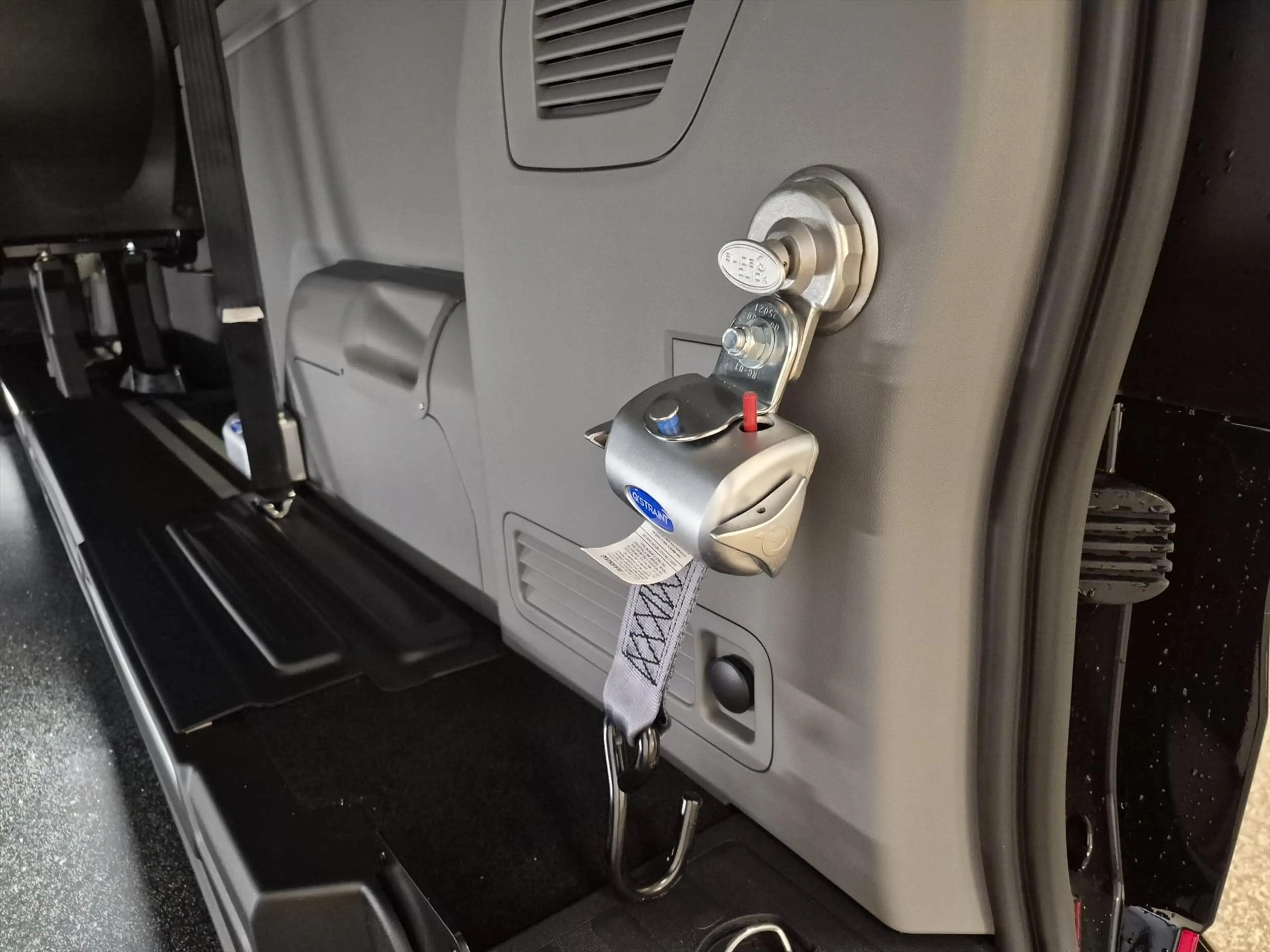 Ford Tourneo Custom L2H1 Rolstoelbus Bodemverlaging XXL 147cm — photo 8