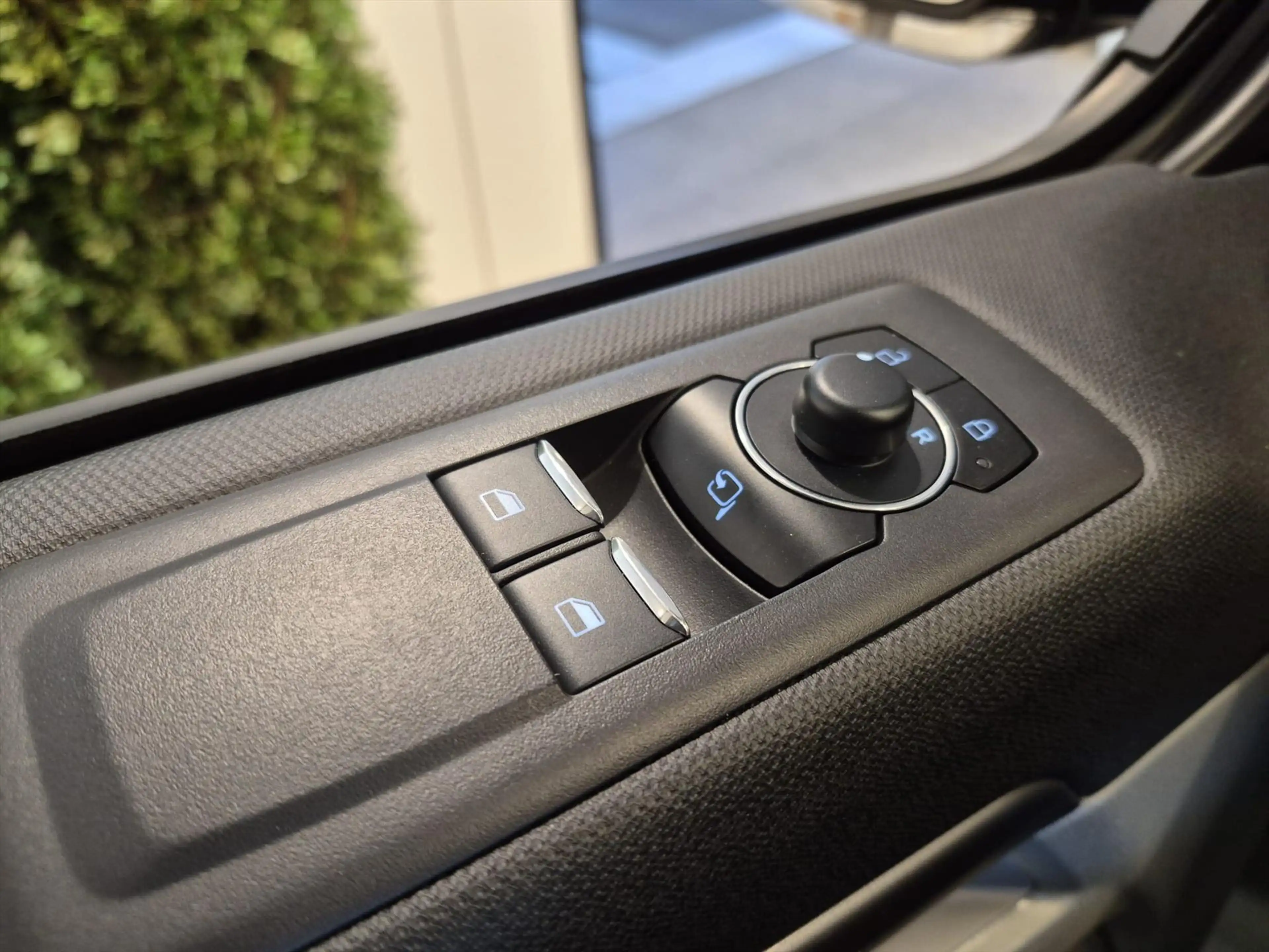 Ford Tourneo Custom L2H1 Rolstoelbus Bodemverlaging XXL 147cm — photo 29