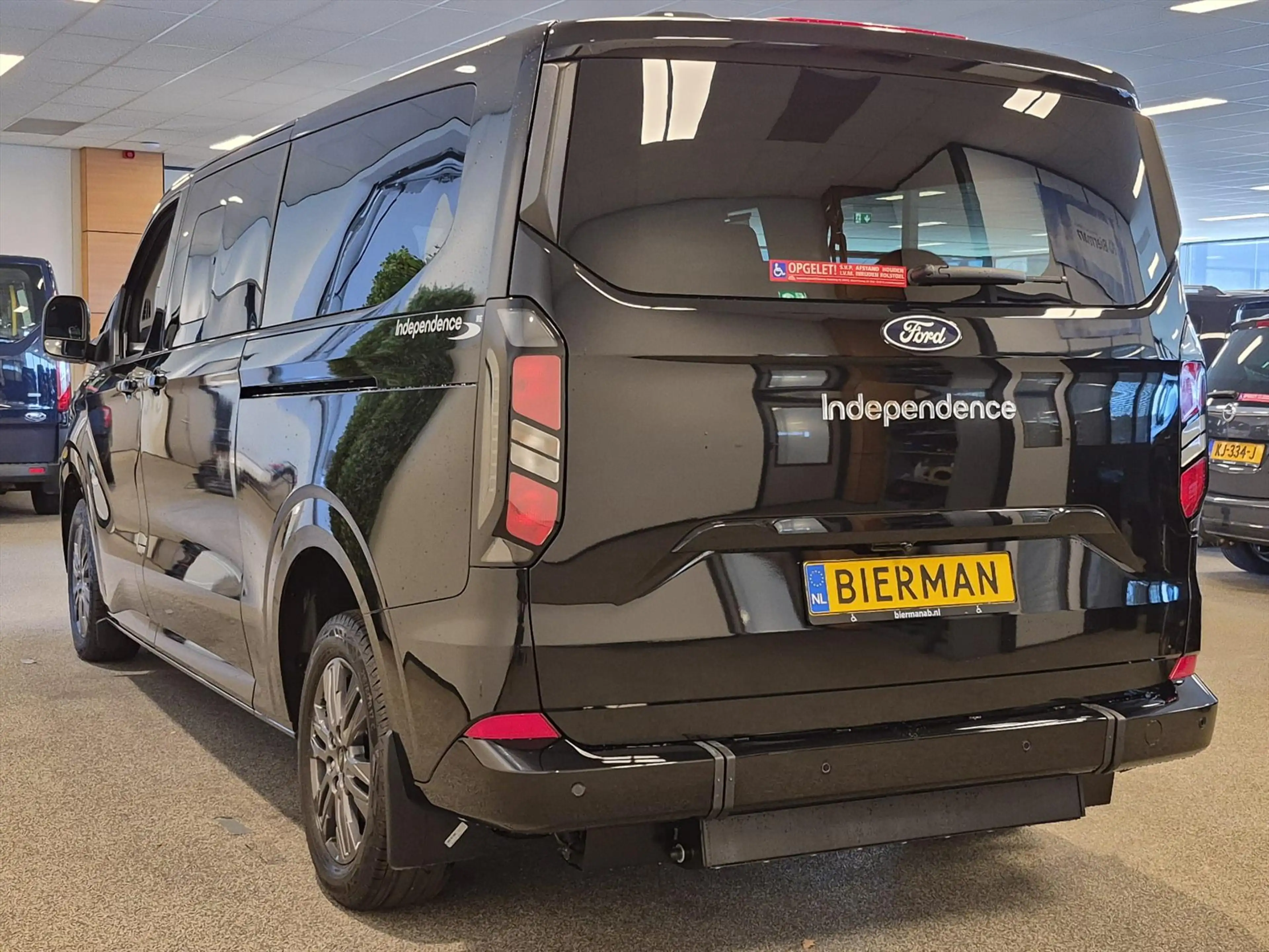 Ford Tourneo Custom L2H1 Rolstoelbus Bodemverlaging XXL 147cm — photo 12