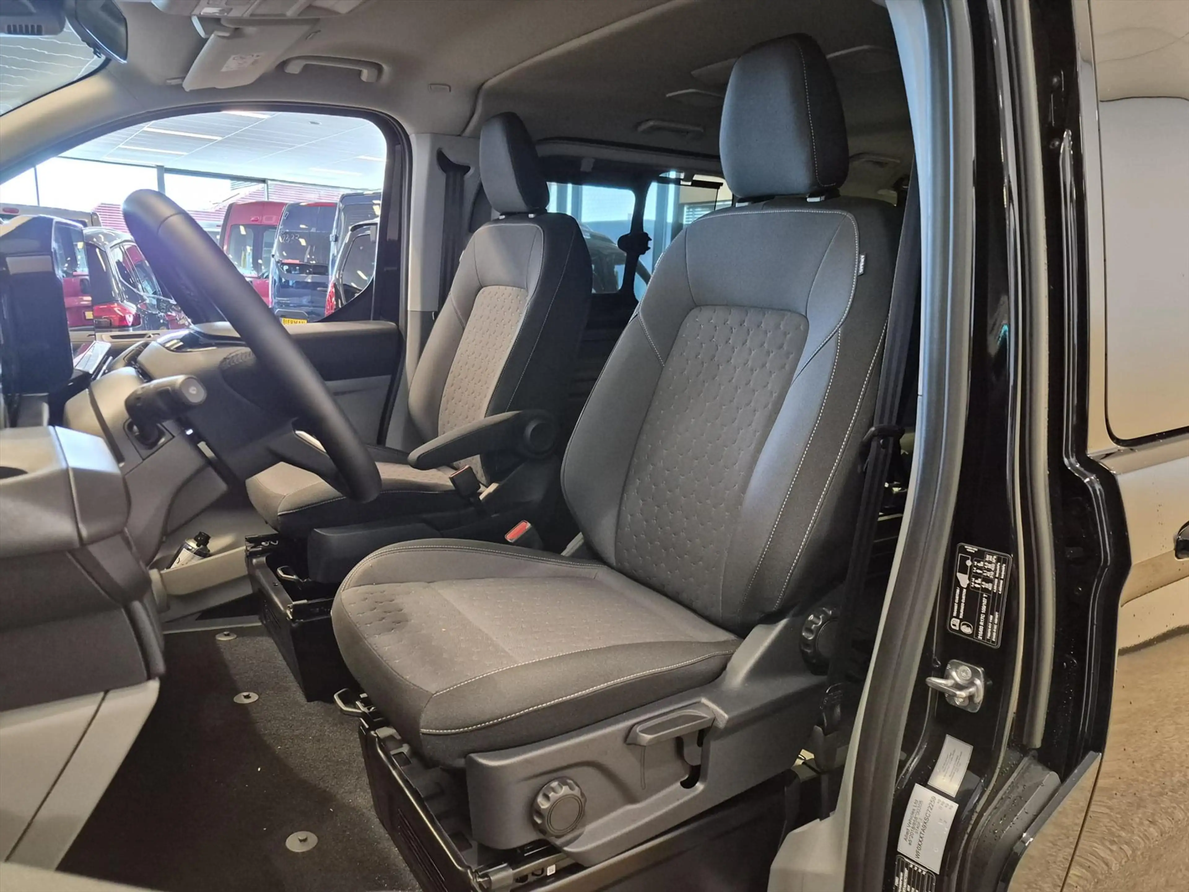 Ford Tourneo Custom L2H1 Rolstoelbus Bodemverlaging XXL 147cm — photo 18