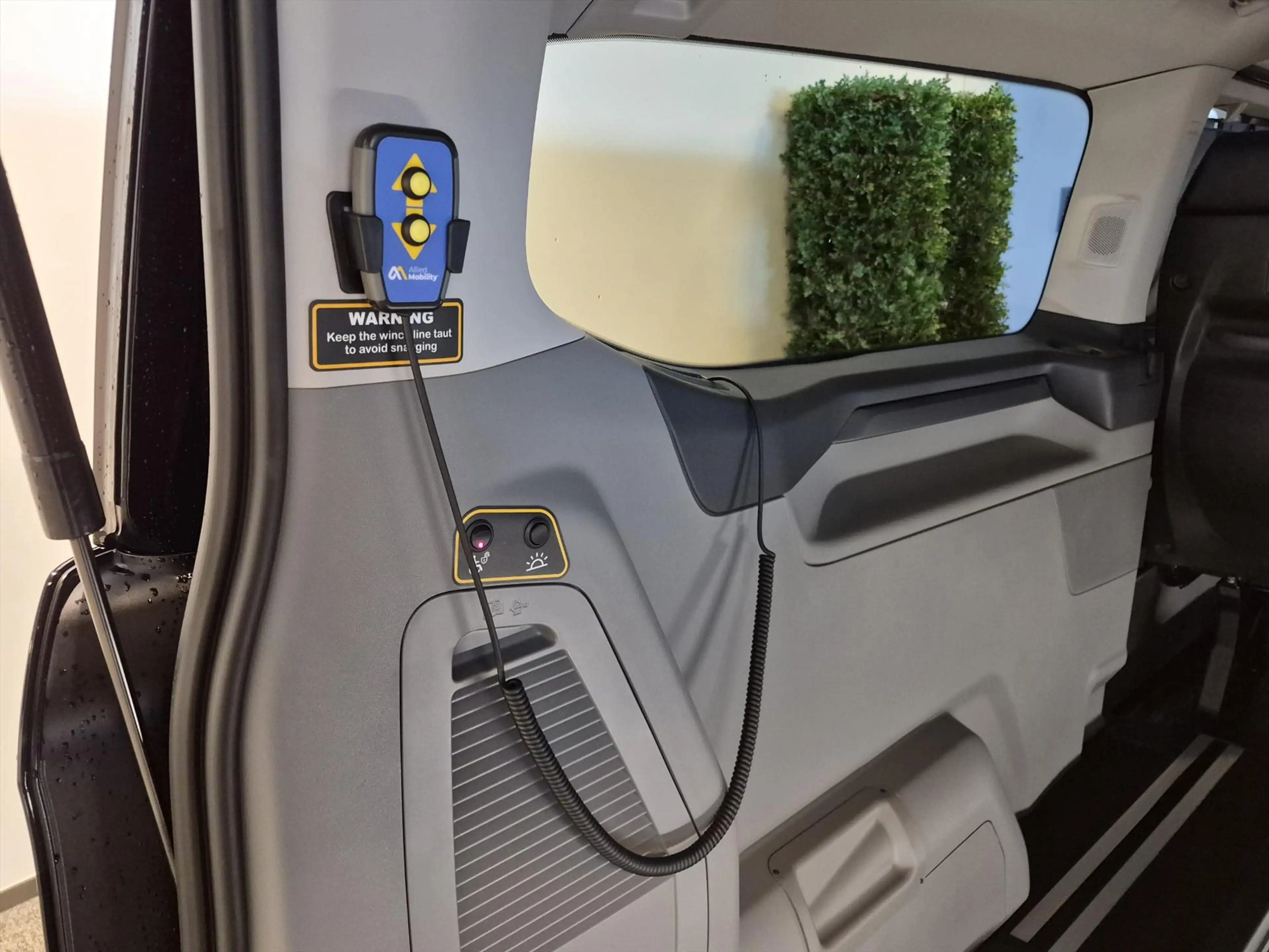 Ford Tourneo Custom L2H1 Rolstoelbus Bodemverlaging XXL 147cm — photo 6
