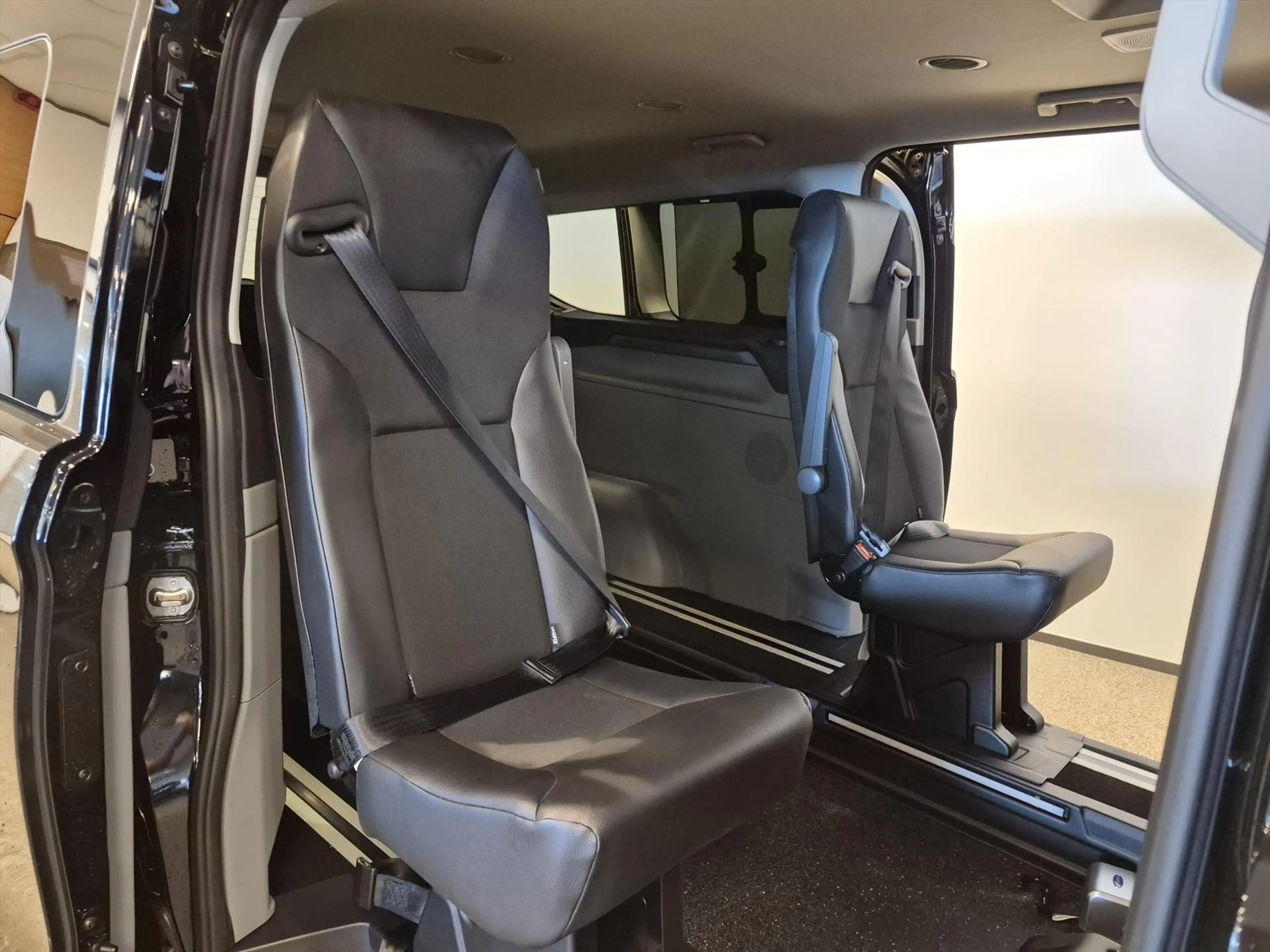 Ford Tourneo Custom L2H1 Rolstoelbus Bodemverlaging XXL 147cm — photo 16