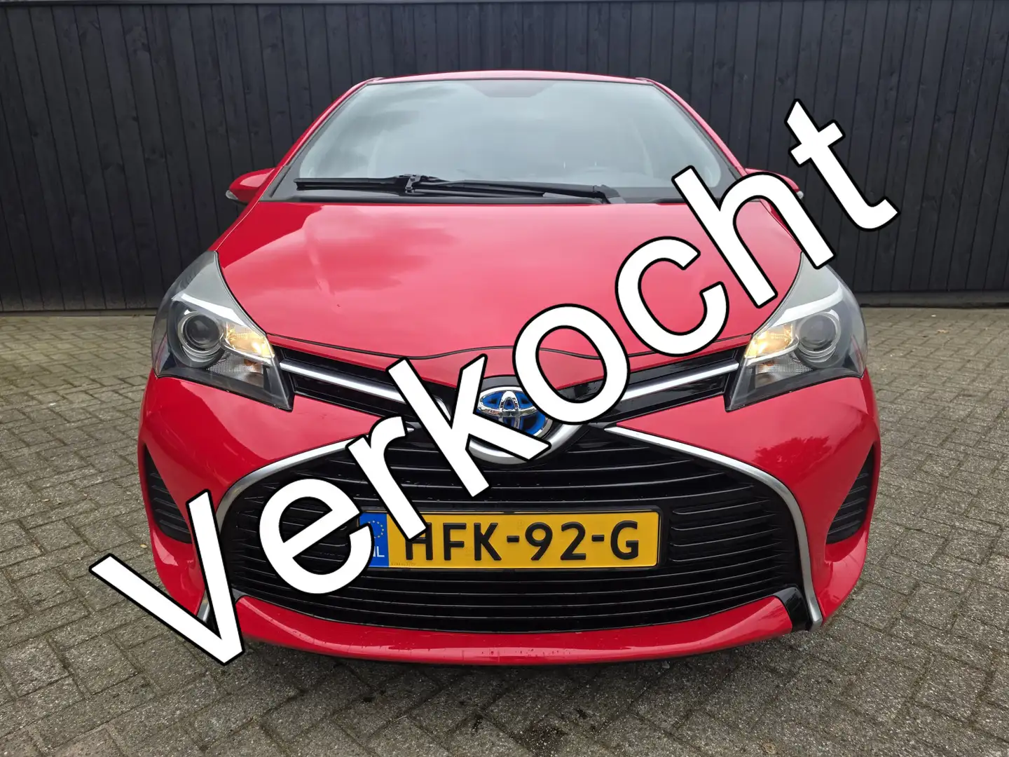 Toyota Yaris 1.5 Hybrid Comfort Rouge - 2