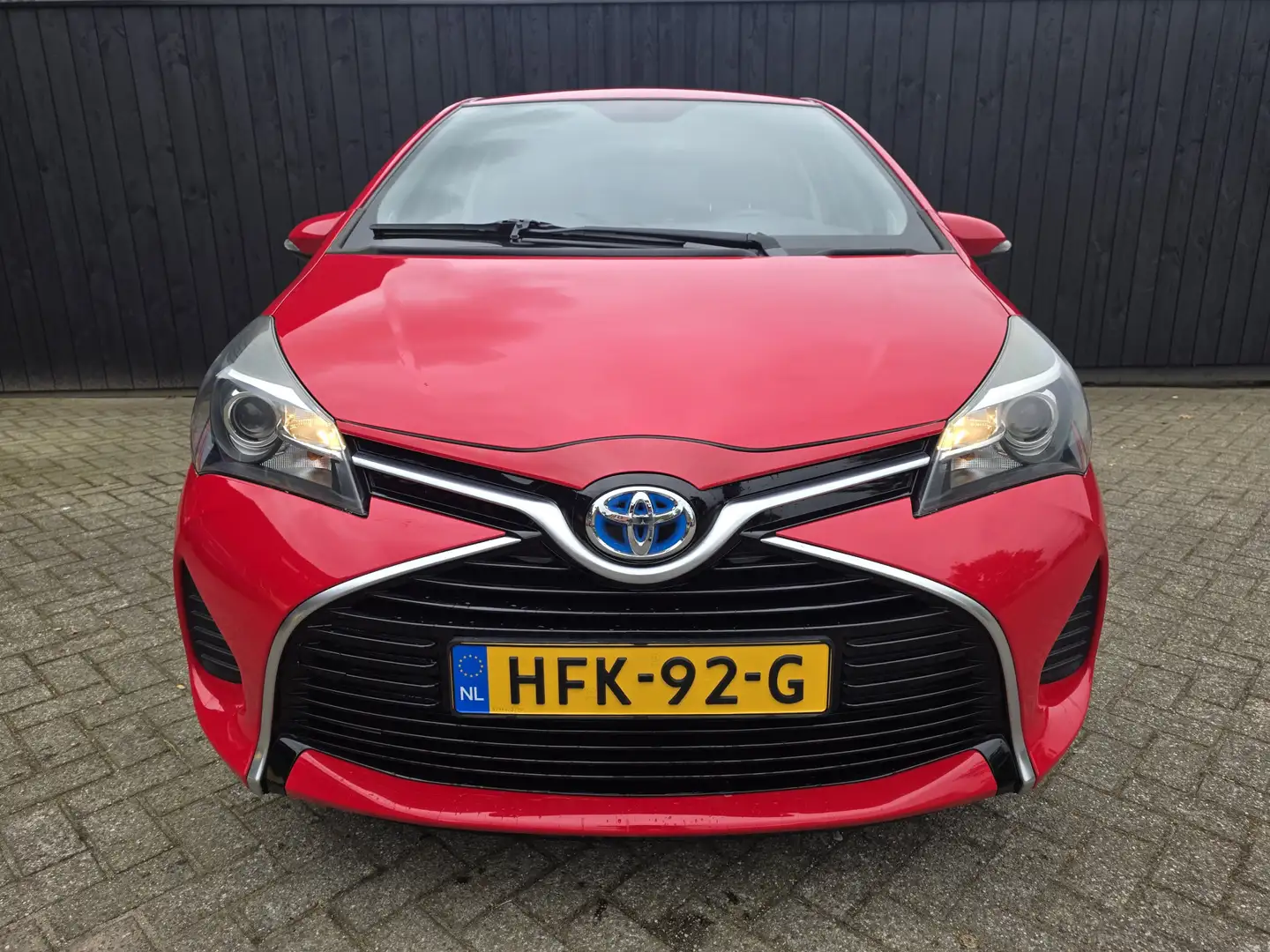 Toyota Yaris 1.5 Hybrid Comfort Rood - 2