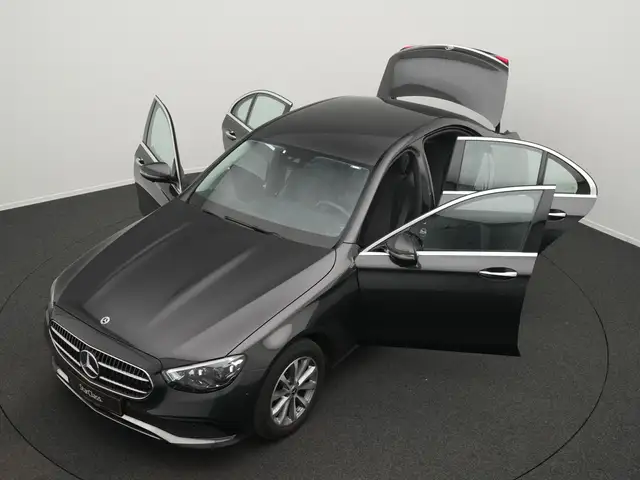 Mercedes-Benz 220 view 14