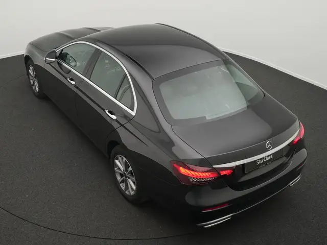 Mercedes-Benz 220 view 13