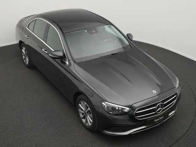 Mercedes-Benz 220 view 12