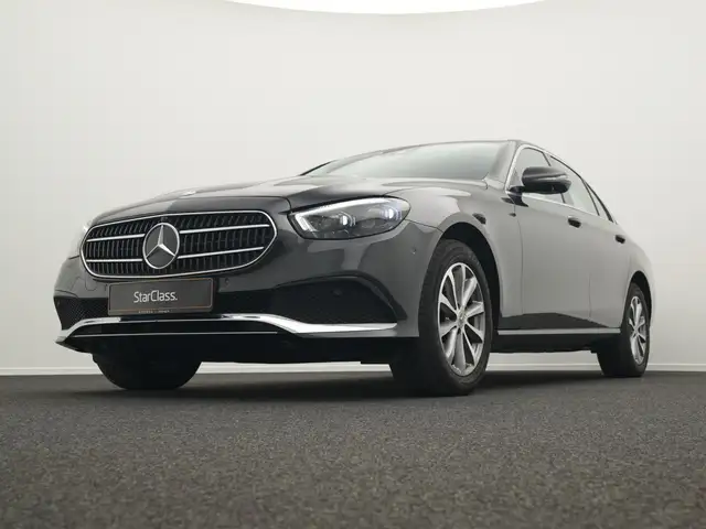 Mercedes-Benz 220 view 10