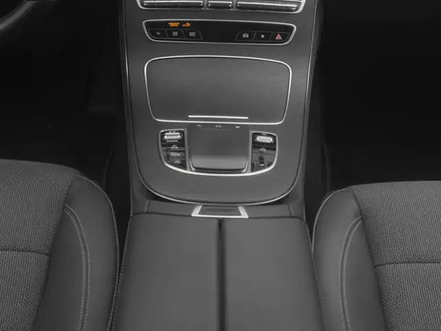 Mercedes-Benz 220 view 21