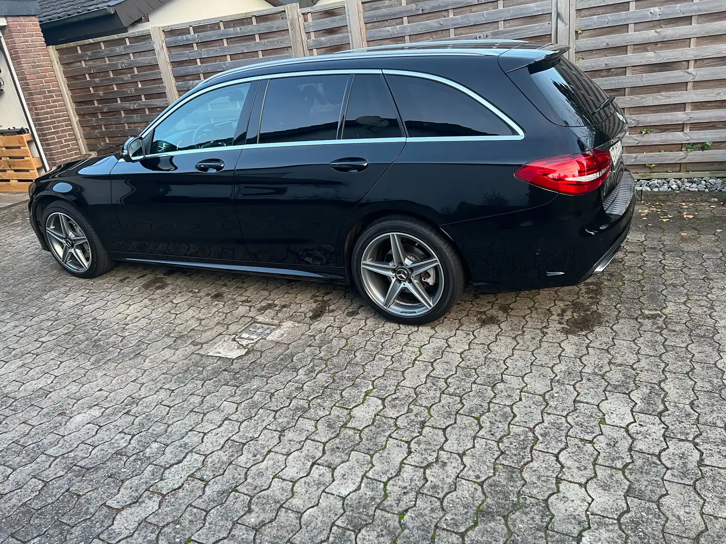 Mercedes-Benz C 220 C 220 (BlueTEC) d - AMG Line Navi LED AHK HeadUp Negru - 2