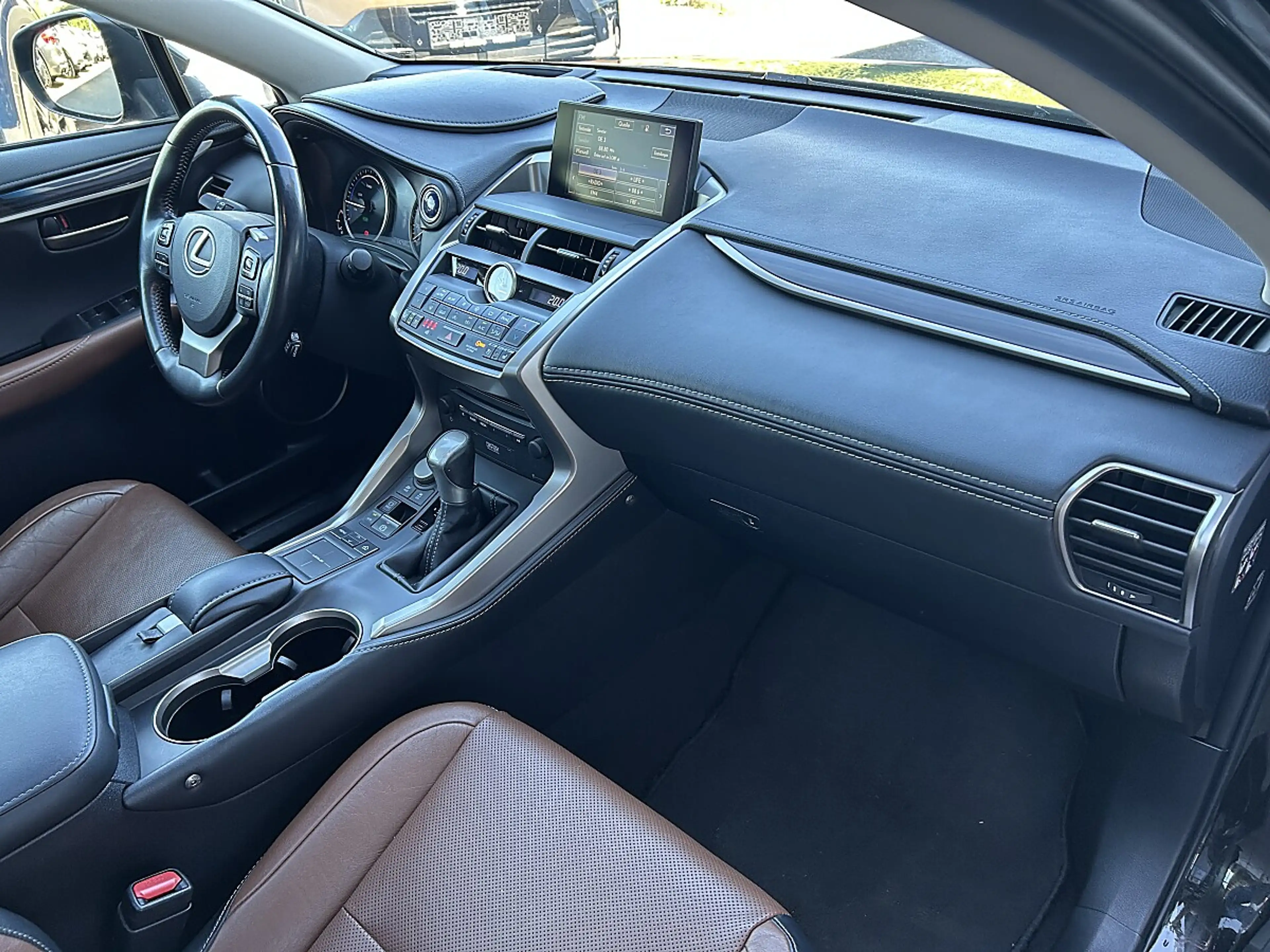 Lexus NX 300h Executive Hybrid Aut. — photo 8