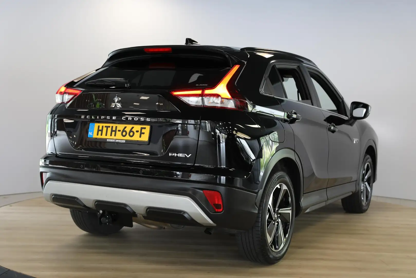 Mitsubishi Eclipse Cross 2.4 PHEV Intense | Trekhaak | Apple Carplay | 360 Noir - 2