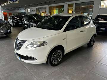 Ypsilon III 2011 1.2 8v Gold 69cv