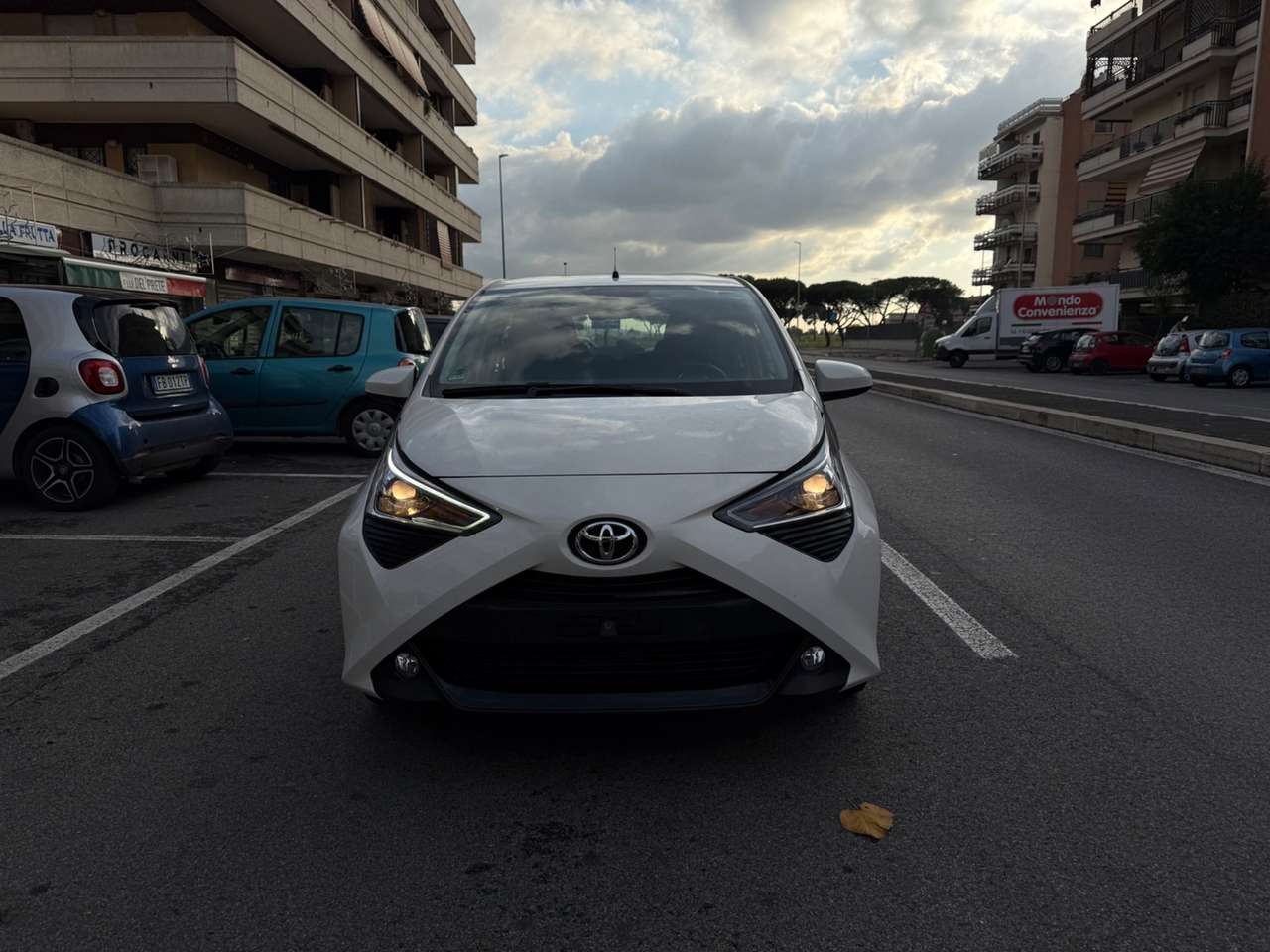 Toyota Aygo Connect 1.0 VVT-i 72 CV 5 porte x-cool MMT XPLAY L