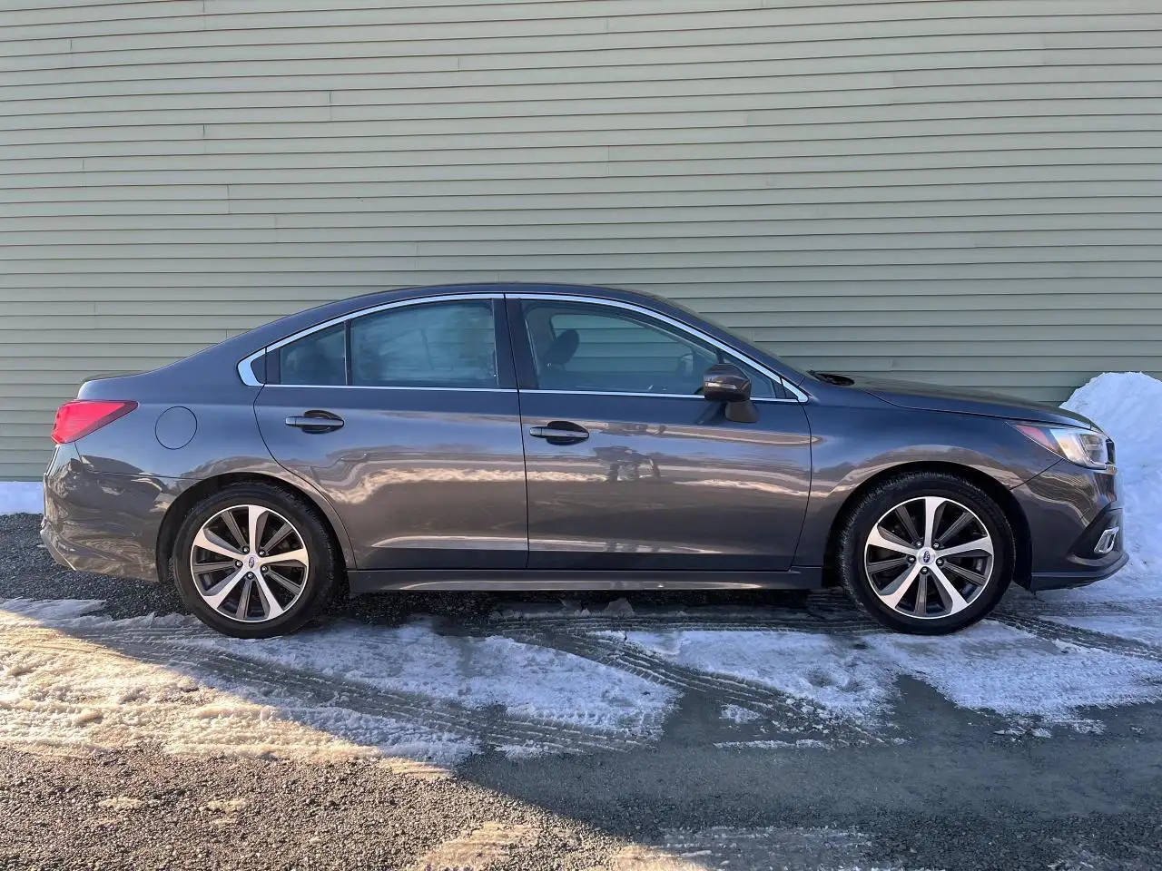 Subaru Legacy снимка Subaru Legacy