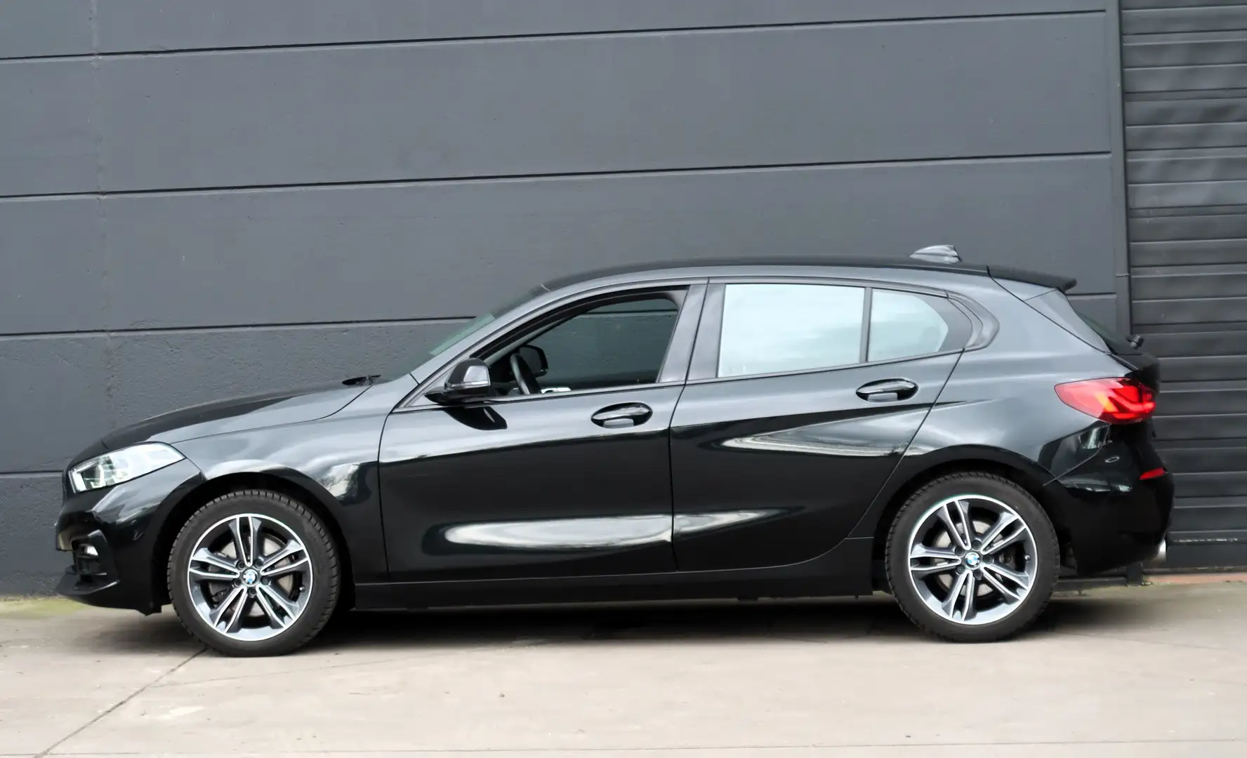 BMW 118 SportLine 118iA OPF Černá - 1