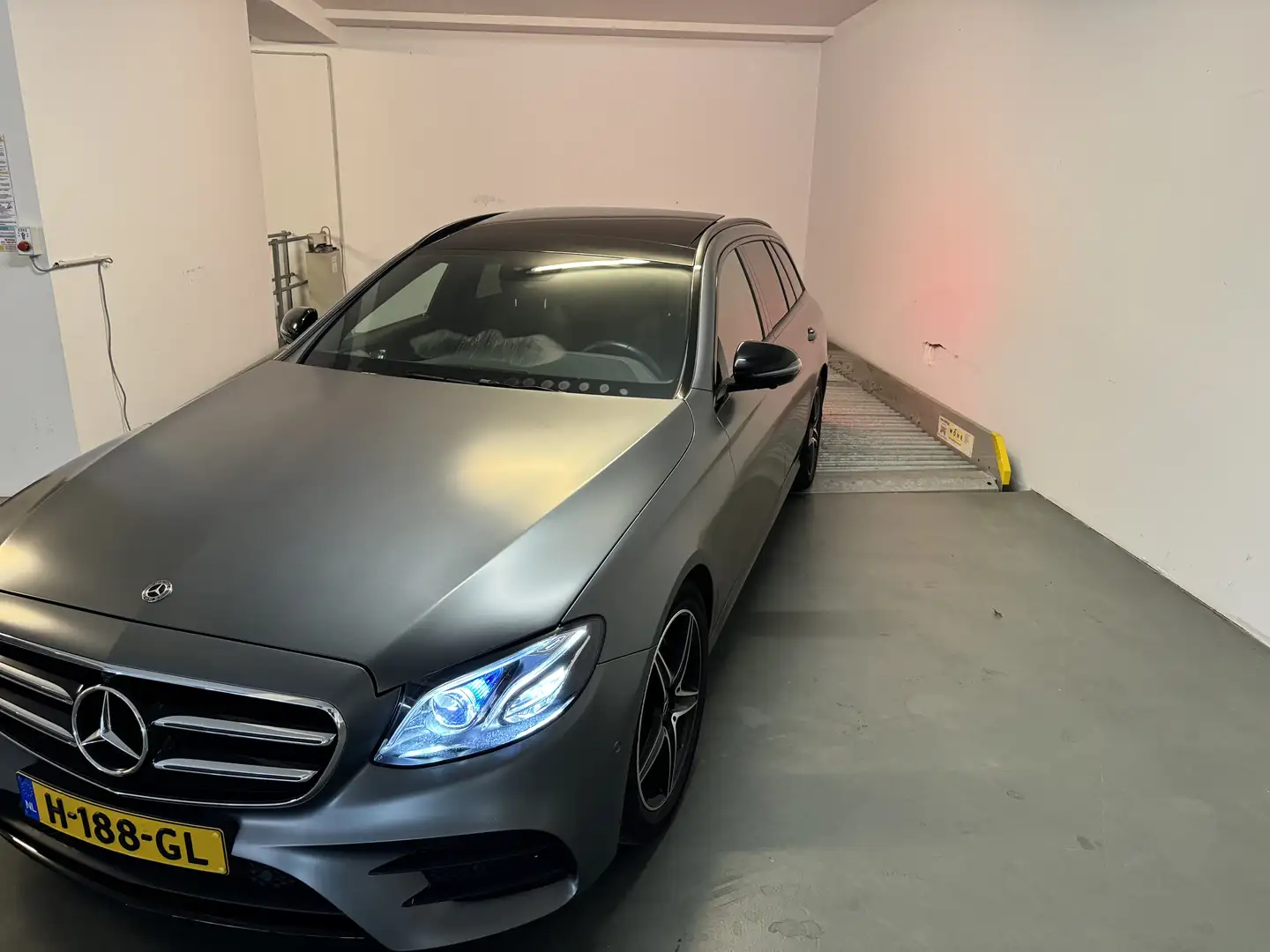 Mercedes-Benz E 200 4Matic T 9G-TRONIC Exclusive - 2