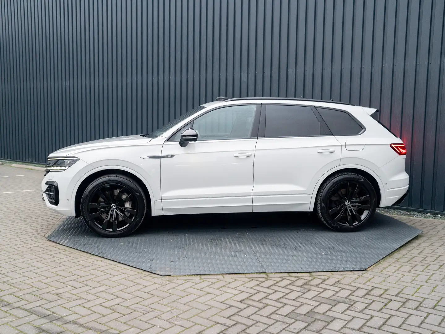 Volkswagen Touareg 3.0 TSi 4MOTION R | Luchtvering | Panodak | Trekha Wit - 2