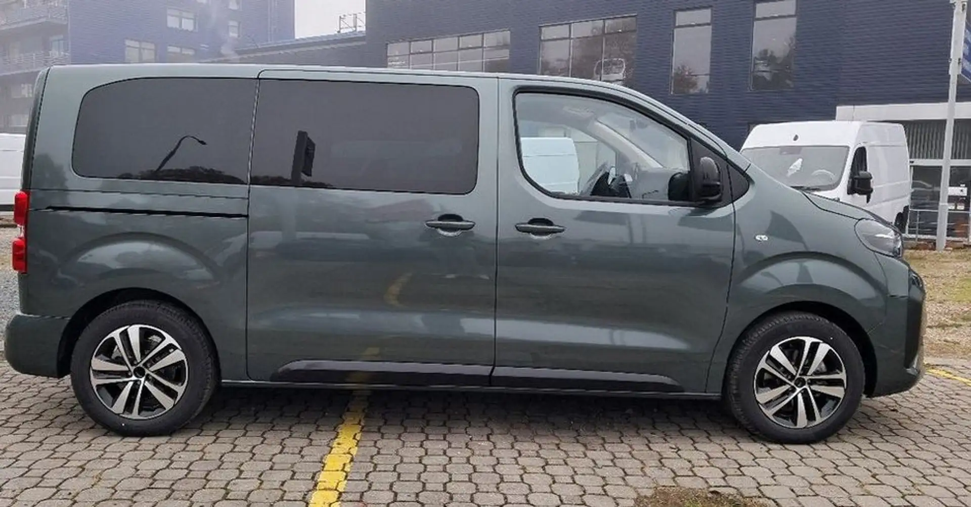 Peugeot Traveller Allure L2 180EAT8 HDI,7Sitzer,Webasto,LED,AHK,Szhg Grijs - 2