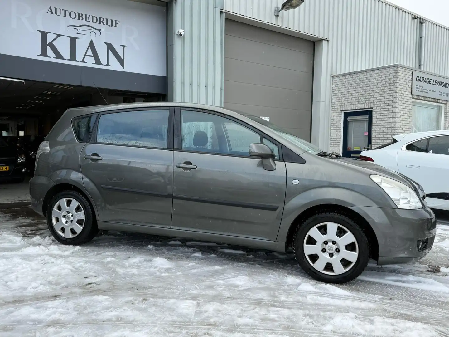 Toyota Verso 1.8 VVT-i Sol 7p. Grau - 2