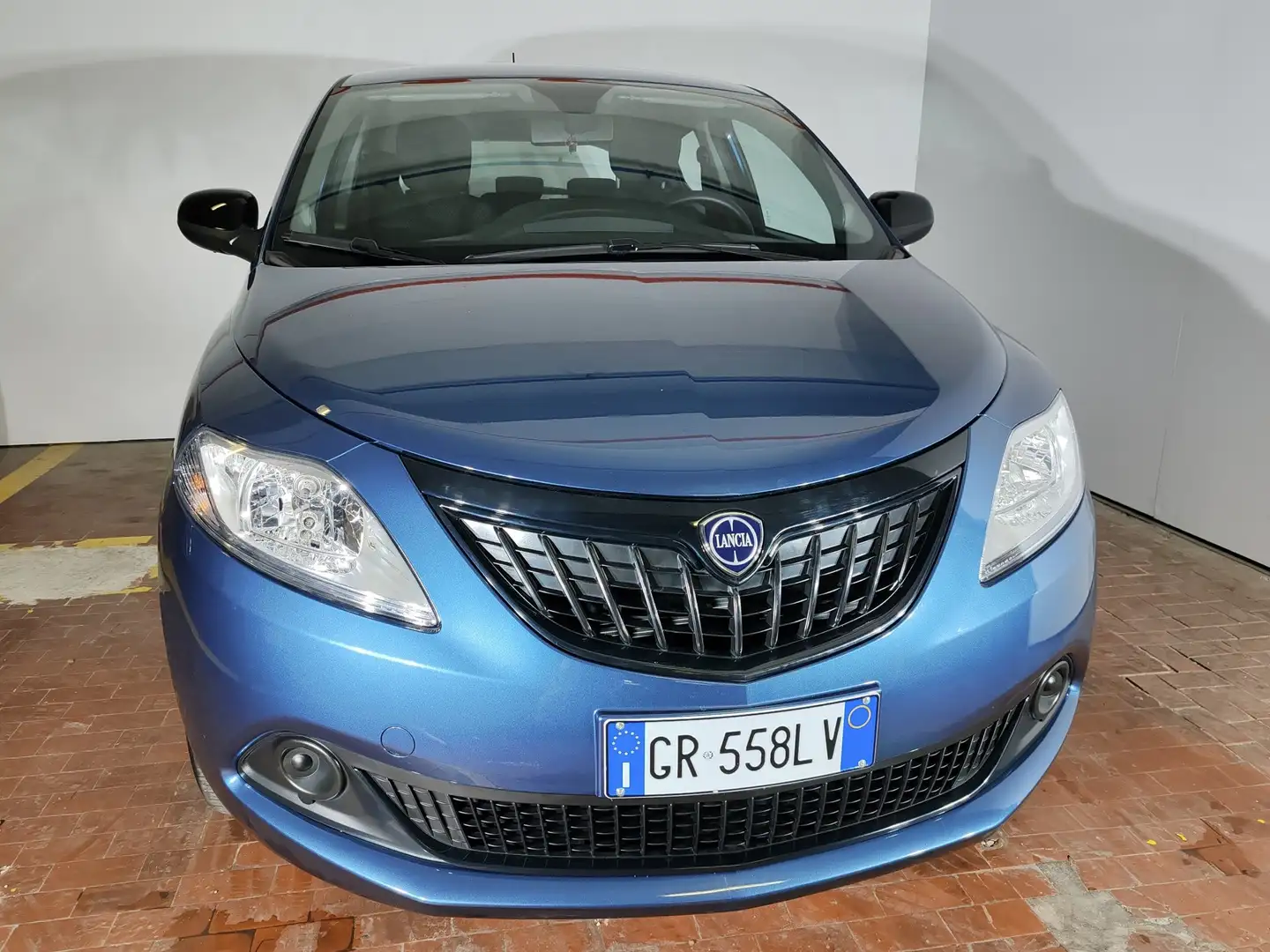 Lancia Ypsilon 1.0 FireFly 5 porte S&S Hybrid Silver Blau - 2