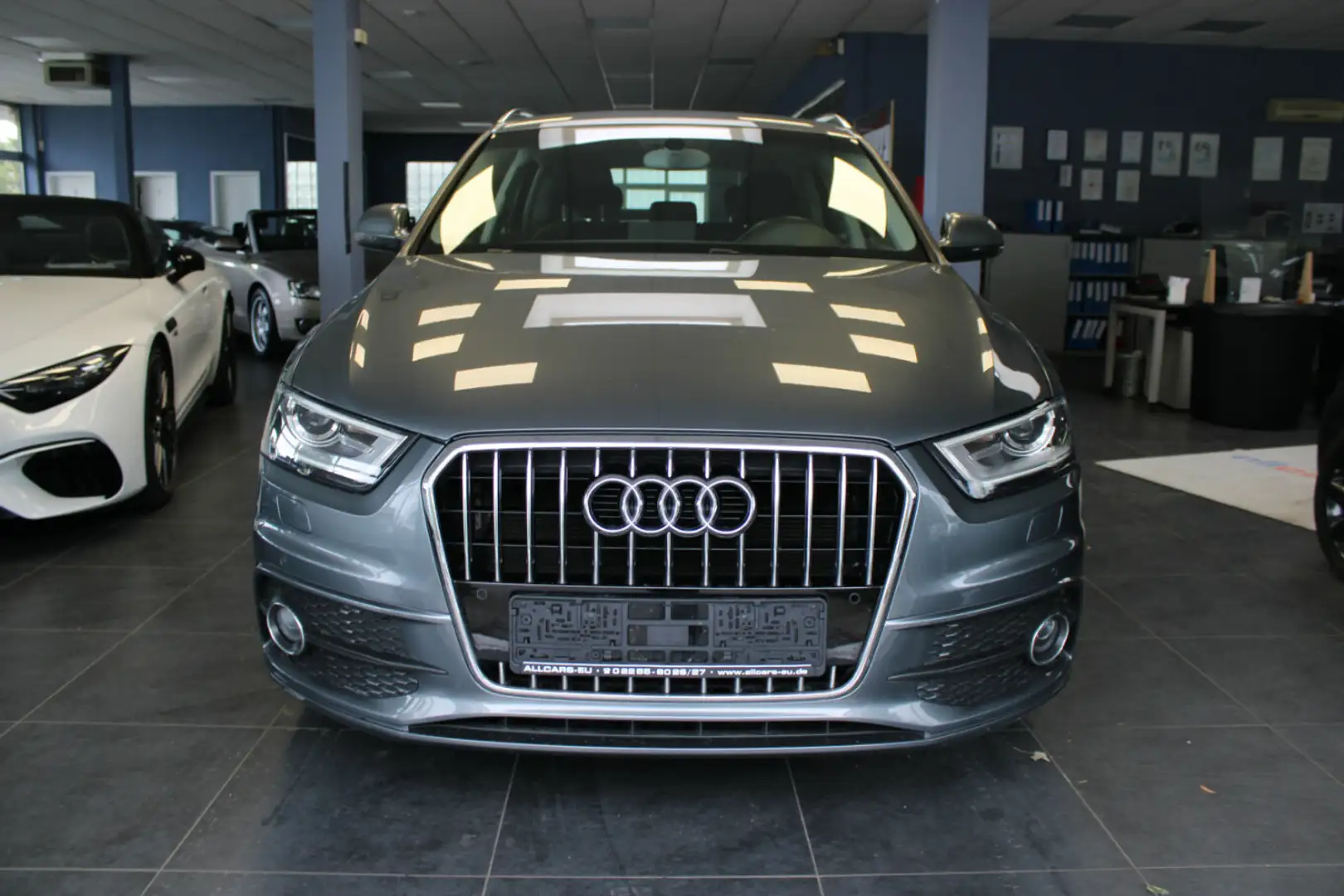 Audi Q3 1.4 TFSI S Line - AHK - Grau - 2
