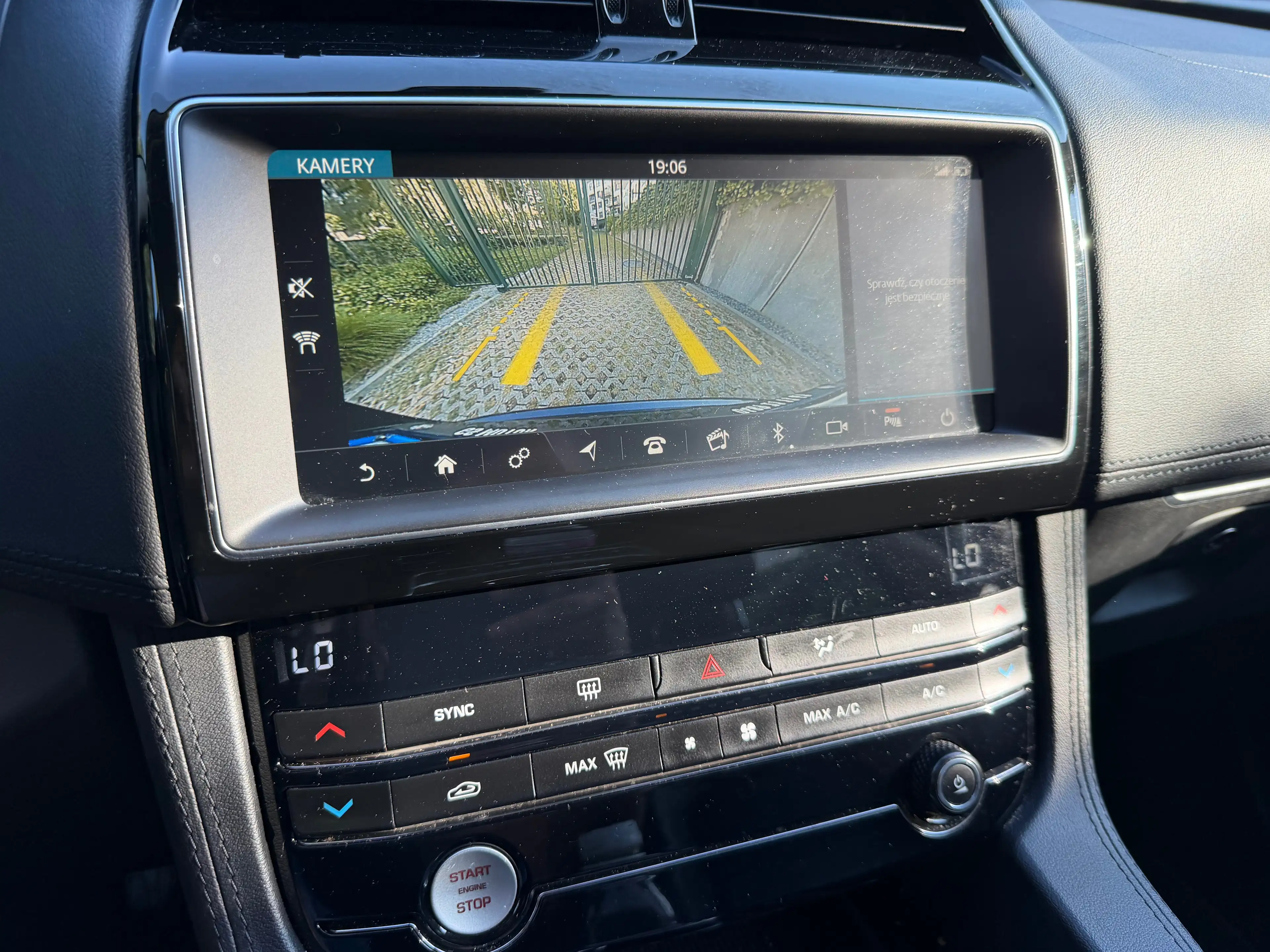 Jaguar F-Pace F-Pace 2.0 D AWD Pure (EU6.2) — photo 10