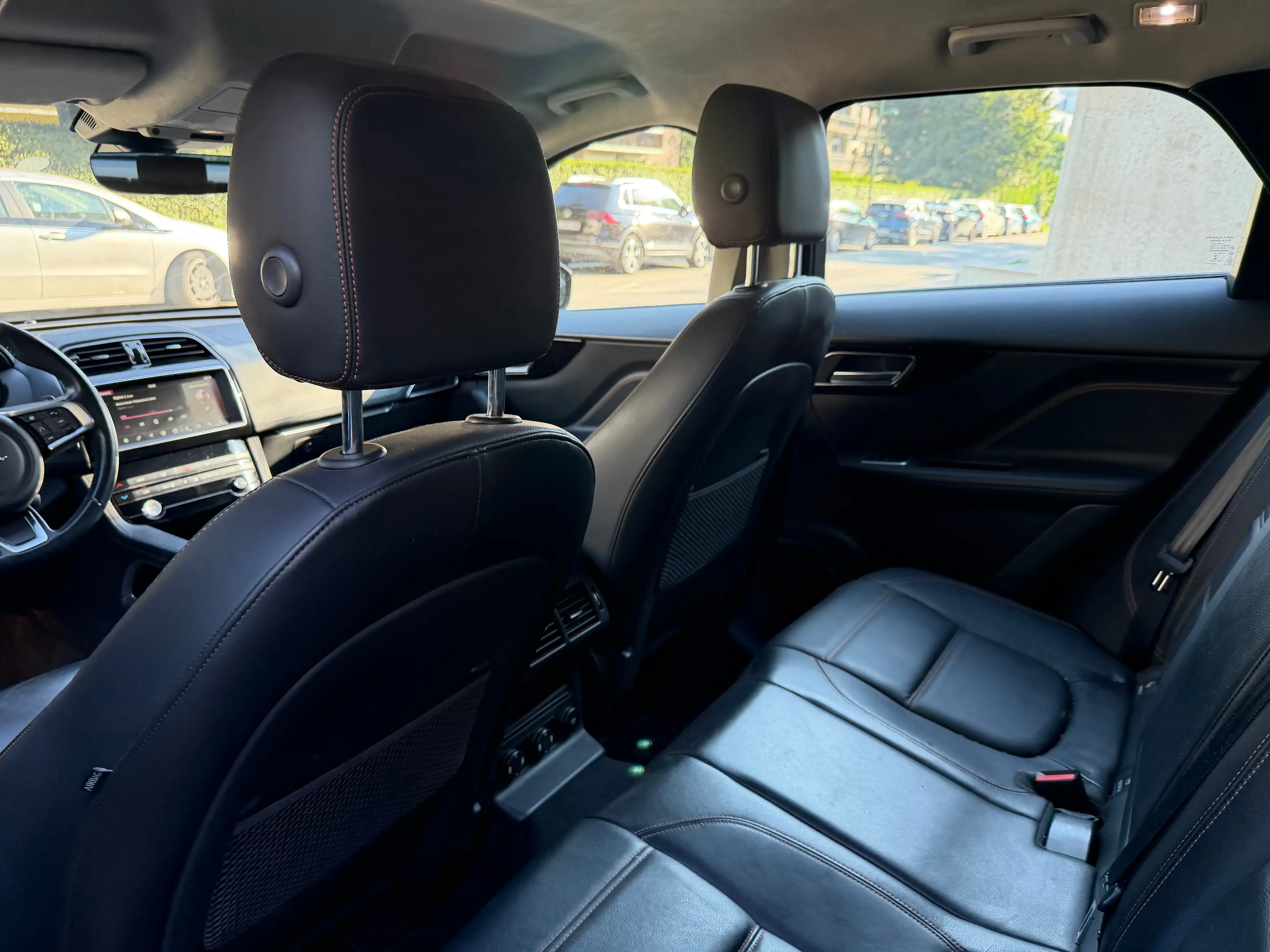 Jaguar F-Pace F-Pace 2.0 D AWD Pure (EU6.2) — photo 6