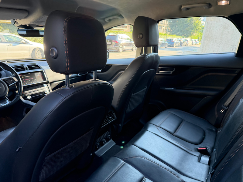 Jaguar F-Pace F-Pace 2.0 D AWD Pure (EU6.2) — photo 6