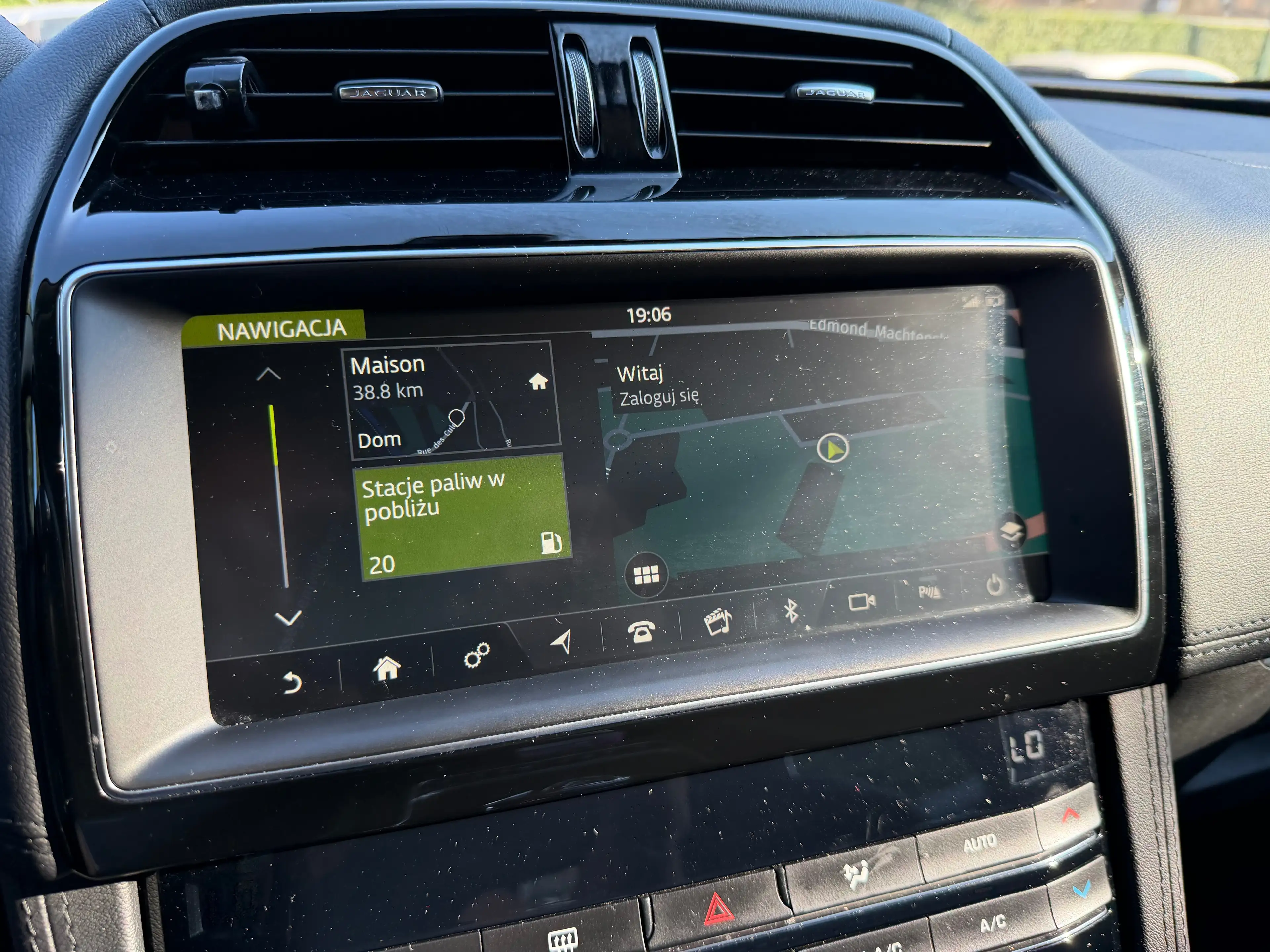 Jaguar F-Pace F-Pace 2.0 D AWD Pure (EU6.2) — photo 11