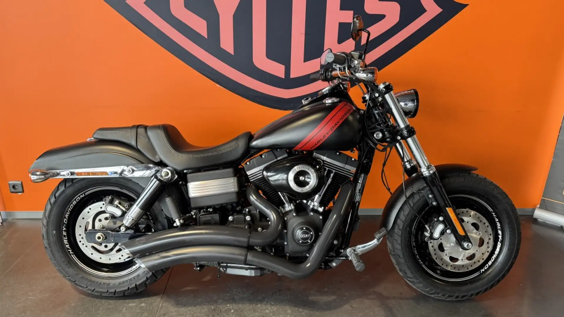 Harley-Davidson Dyna Fat Bob Chopper Noir - 1