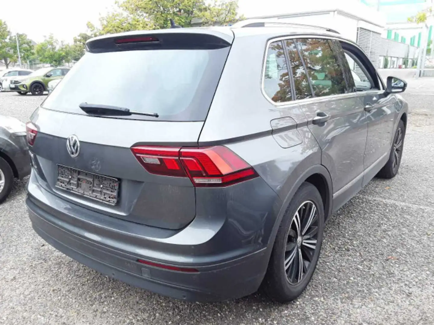 Volkswagen Tiguan 2.0 TDI DSG Join ACC+AHK+Navi+PDC+Climatr Grau - 2