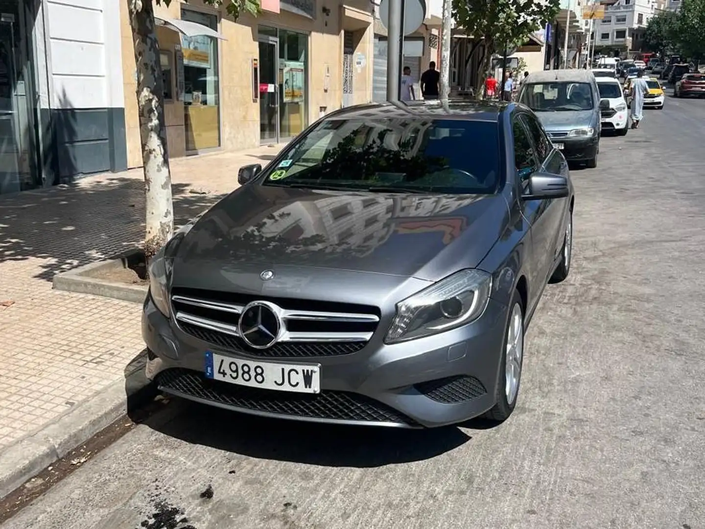 Mercedes-Benz A 180 A 180CDI BE Urban 7G-DCT Urban Plateado - 2