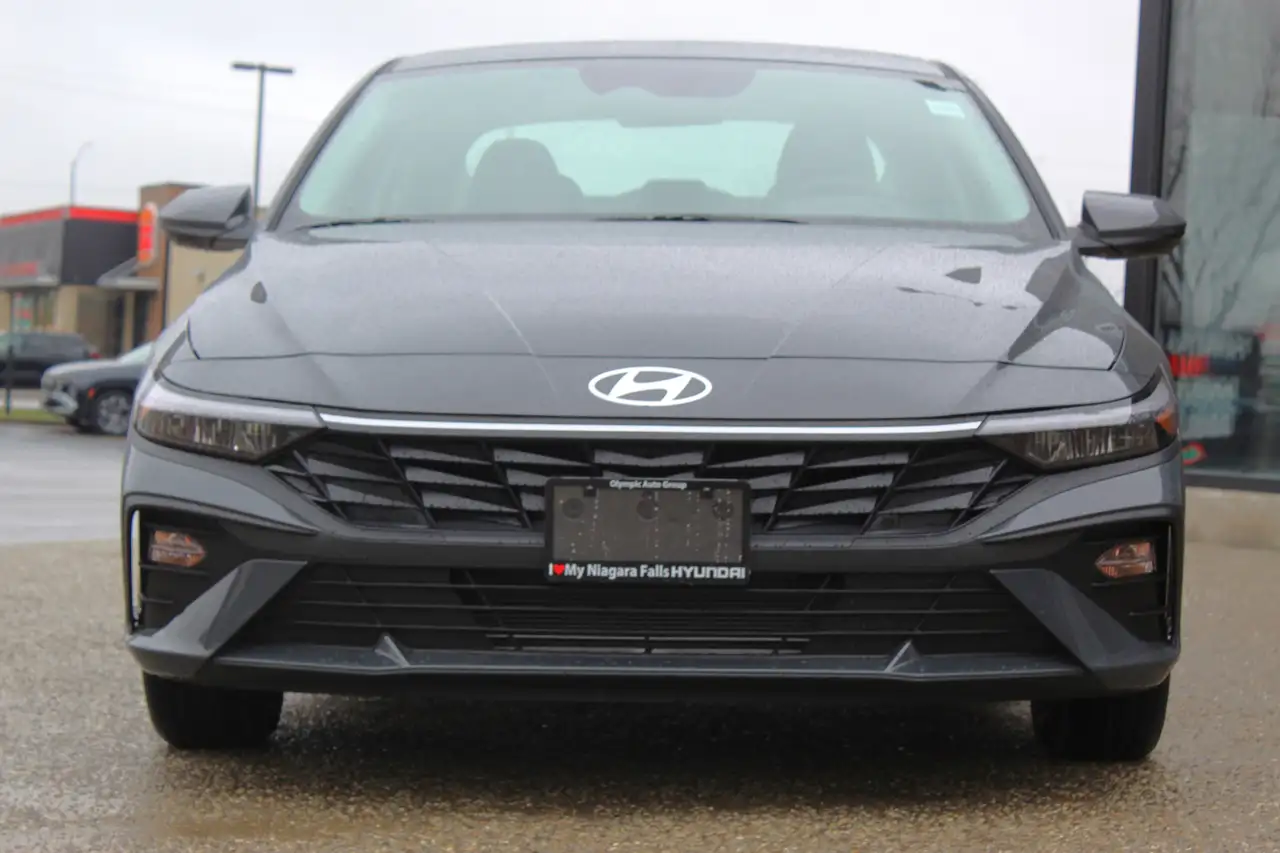 Hyundai ELANTRA photo Hyundai ELANTRA