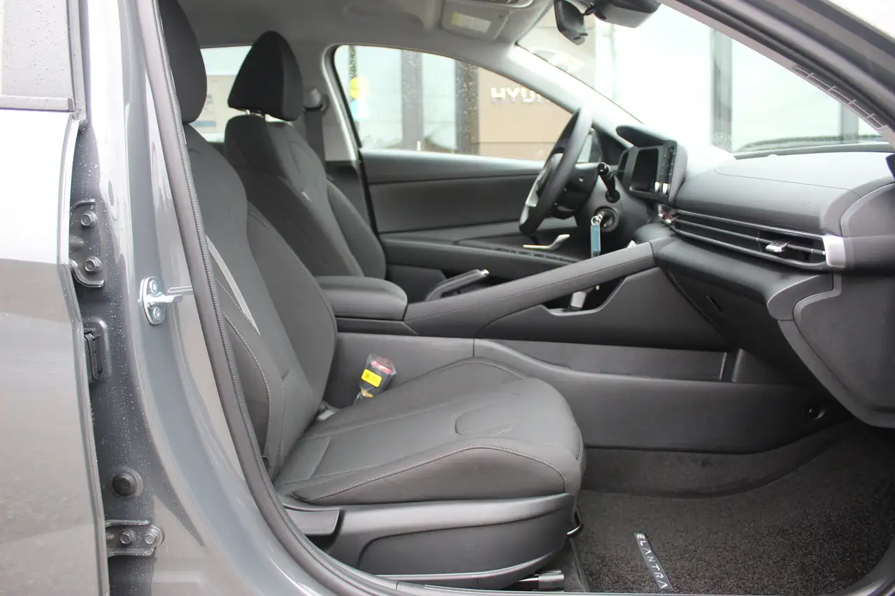 Hyundai ELANTRA photo Hyundai ELANTRA