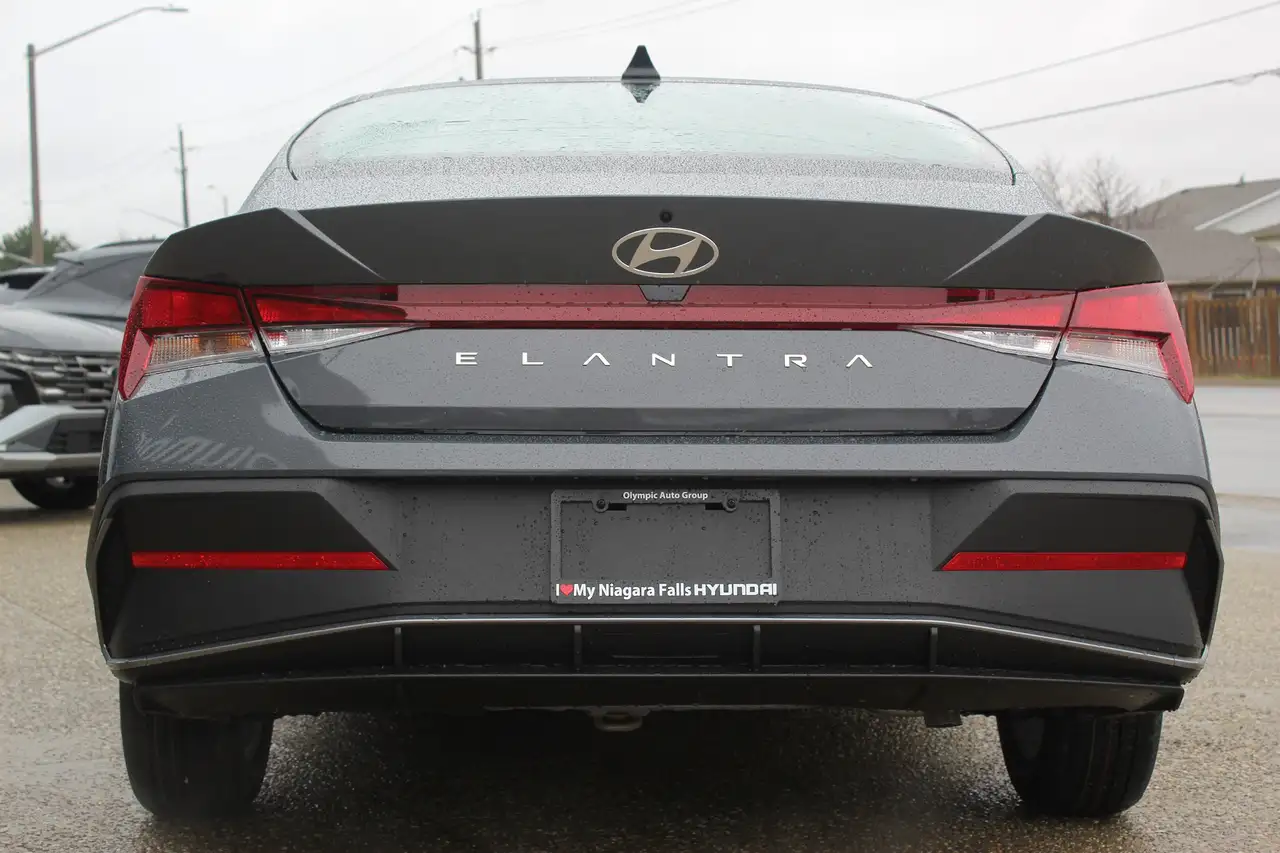 Hyundai ELANTRA photo Hyundai ELANTRA
