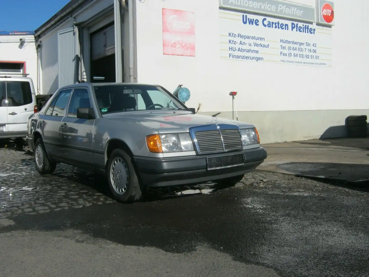 Mercedes-Benz 230 E, Guter Zustand, H-Kennzeichen Argintiu - 1
