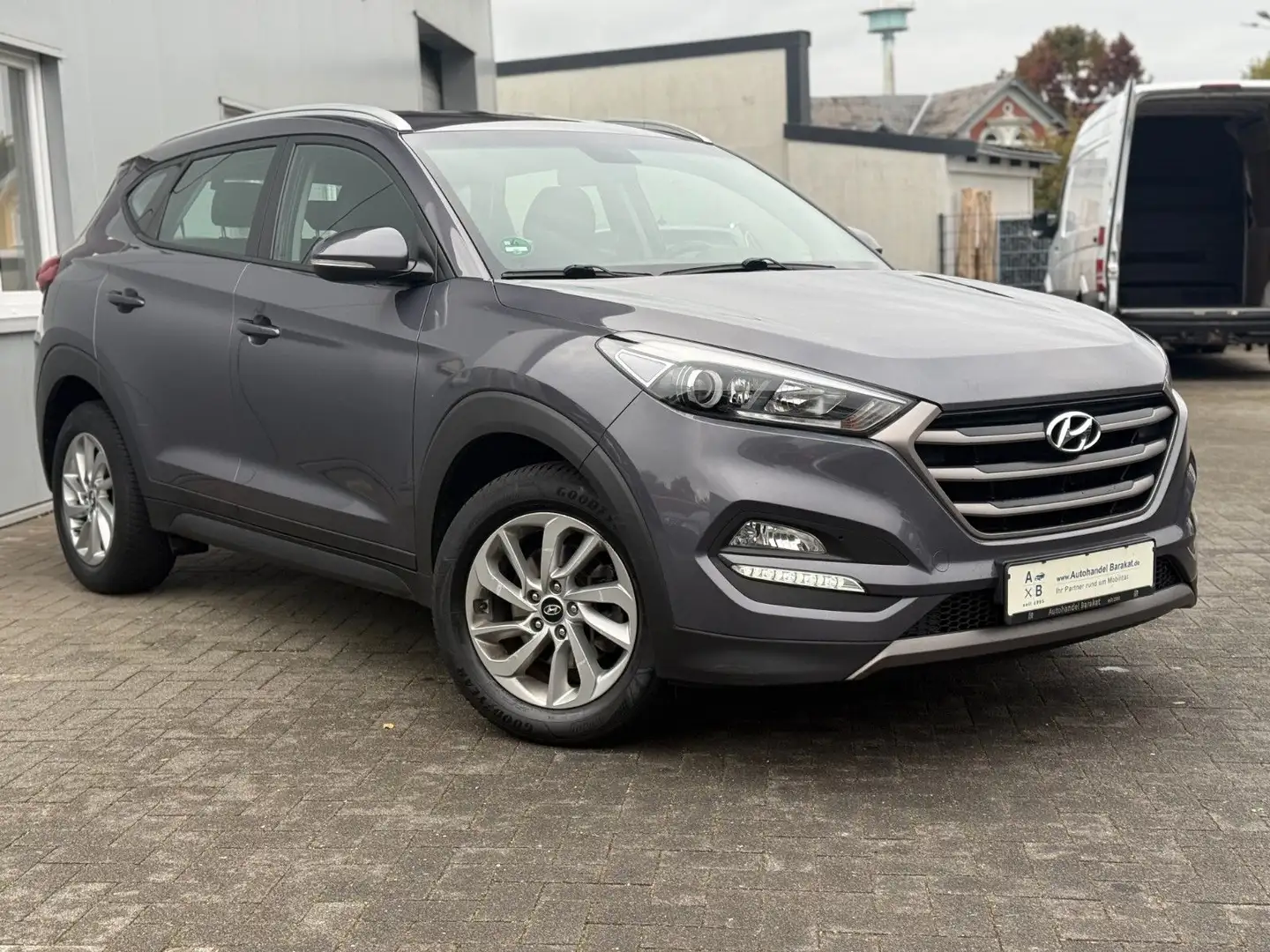 Hyundai TUCSON 1.7 CRDI blue Automatik AHK NAVI KAMERA Gris - 1