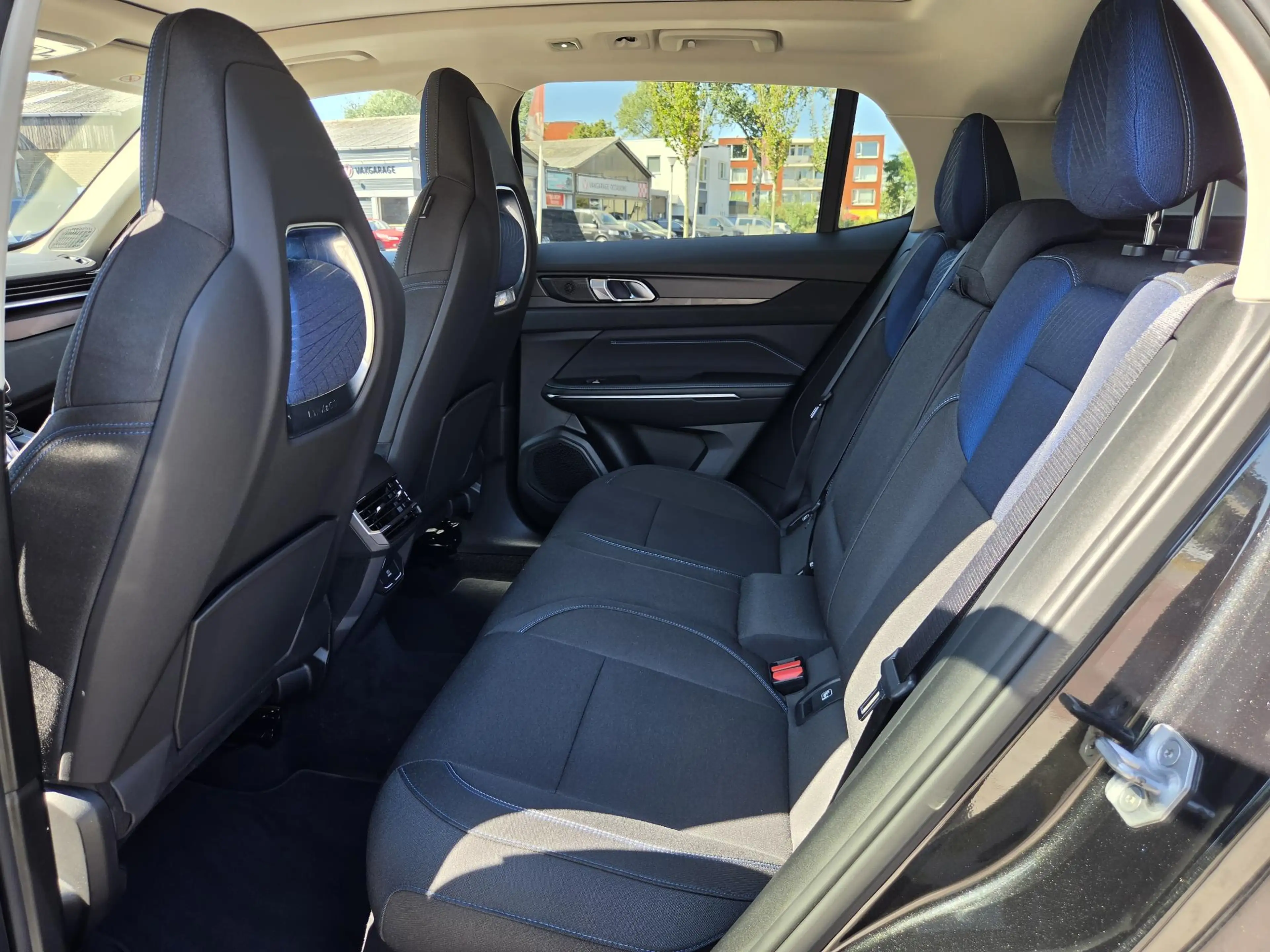Lynk & Co 01 1.5 HYBRIDE | 360 camera | panodak | blindspot | e — photo 6