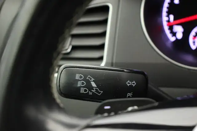 Volkswagen Golf Sportsvan view 24
