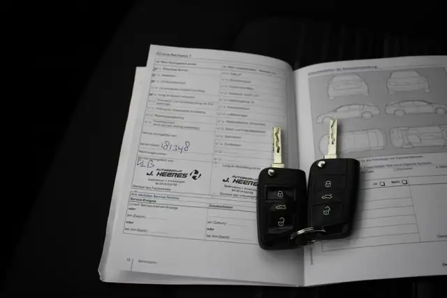 Volkswagen Golf Sportsvan view 9