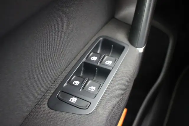 Volkswagen Golf Sportsvan view 27