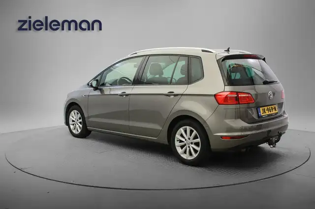 Volkswagen Golf Sportsvan view 3