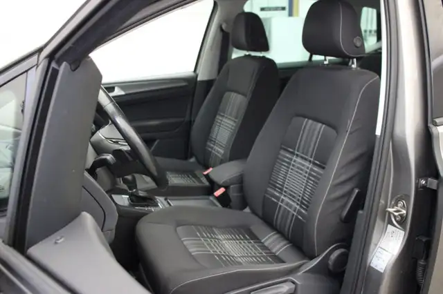 Volkswagen Golf Sportsvan view 11