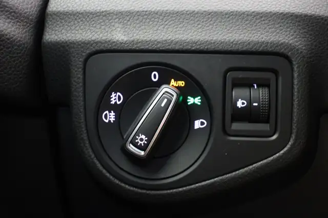 Volkswagen Golf Sportsvan view 28